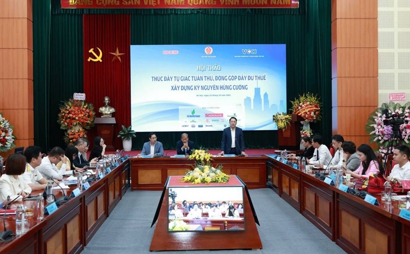 Eliminating contract tax, business households enter an era of simple, transparent, and predictable declaration. Photo: Hai Nguyen
