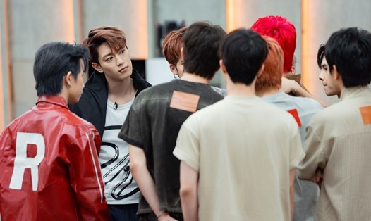 Các thí sinh động viên nhau. Ảnh: Nhà sản xuất.