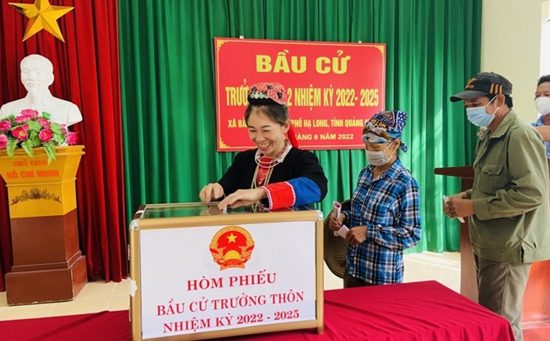 Information related to the Village Head and Residential Group Head has received much attention from readers. Photo: Nguyen Hung