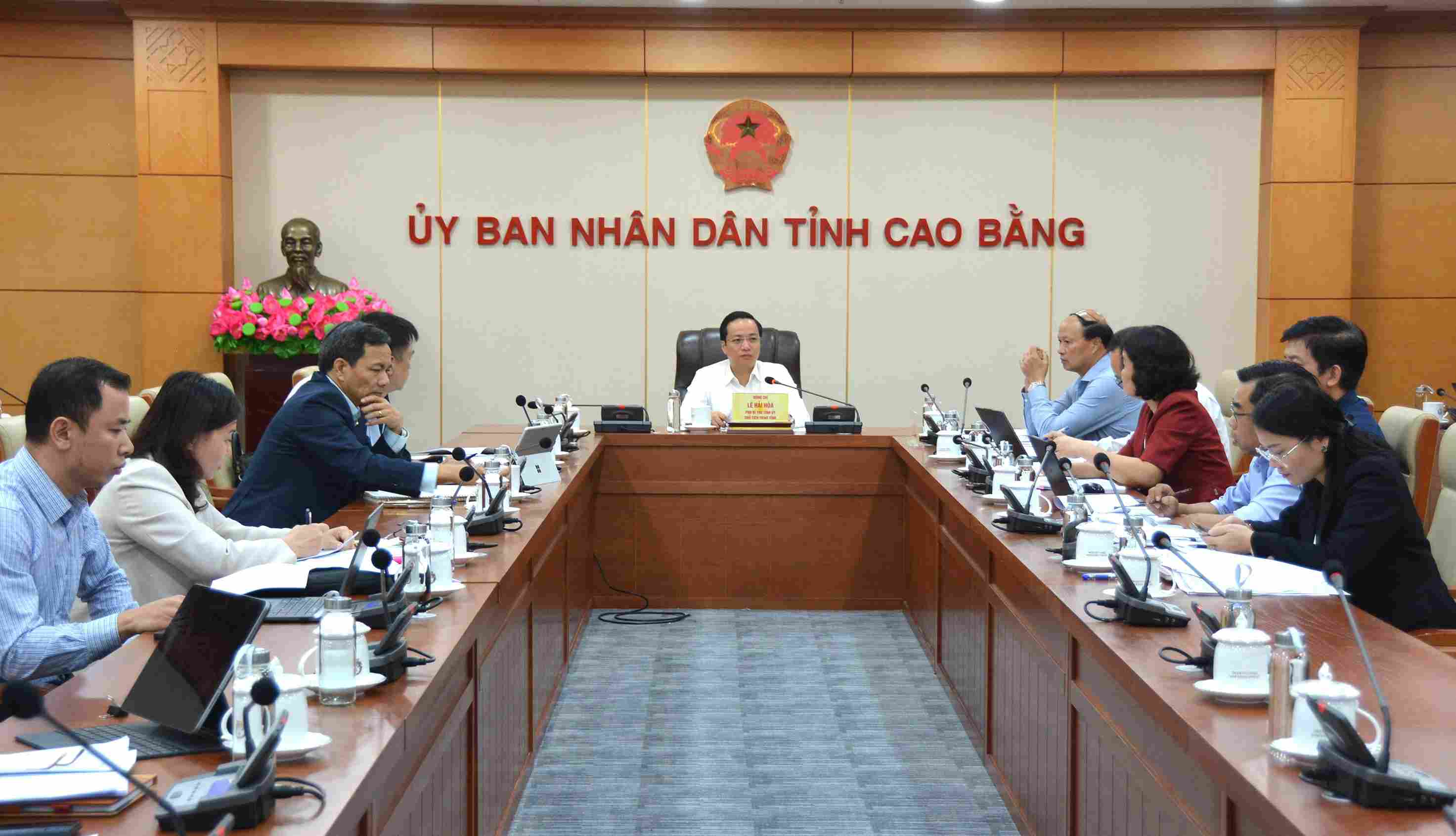 Toan canh cuoc hop ra soat. Anh: Duong Lieu