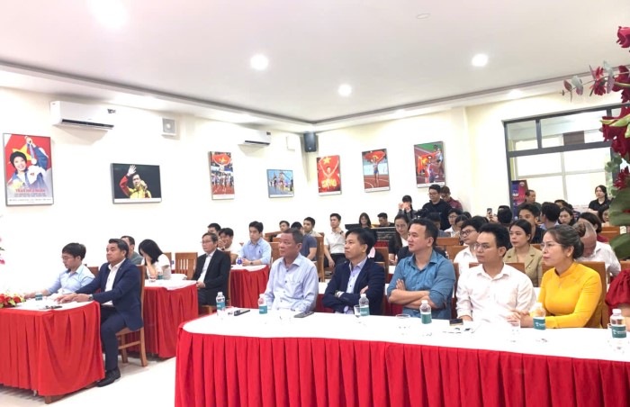 Cac dai bieu tham du le khai truong. Anh: Song Han