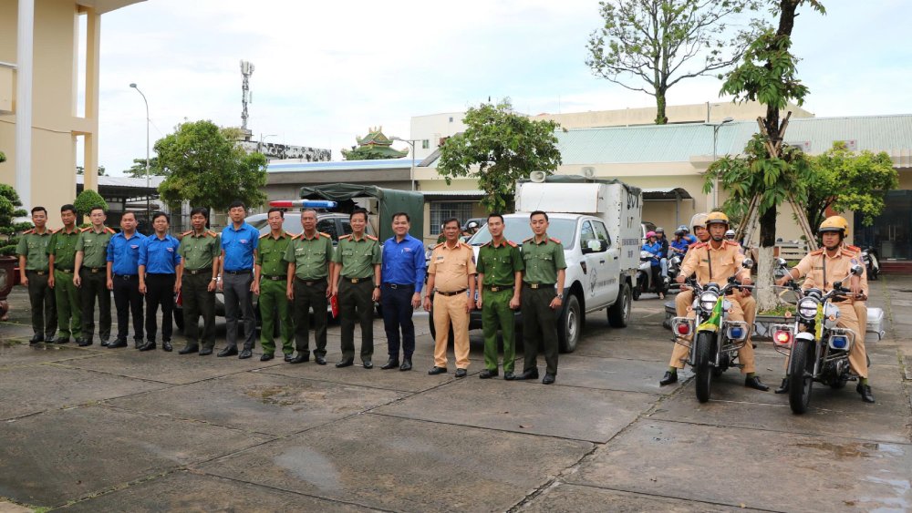 Sau le ky ket da to chuc dieu hanh tuyen truyen phong chong ma tuy. Anh: Tien Dung