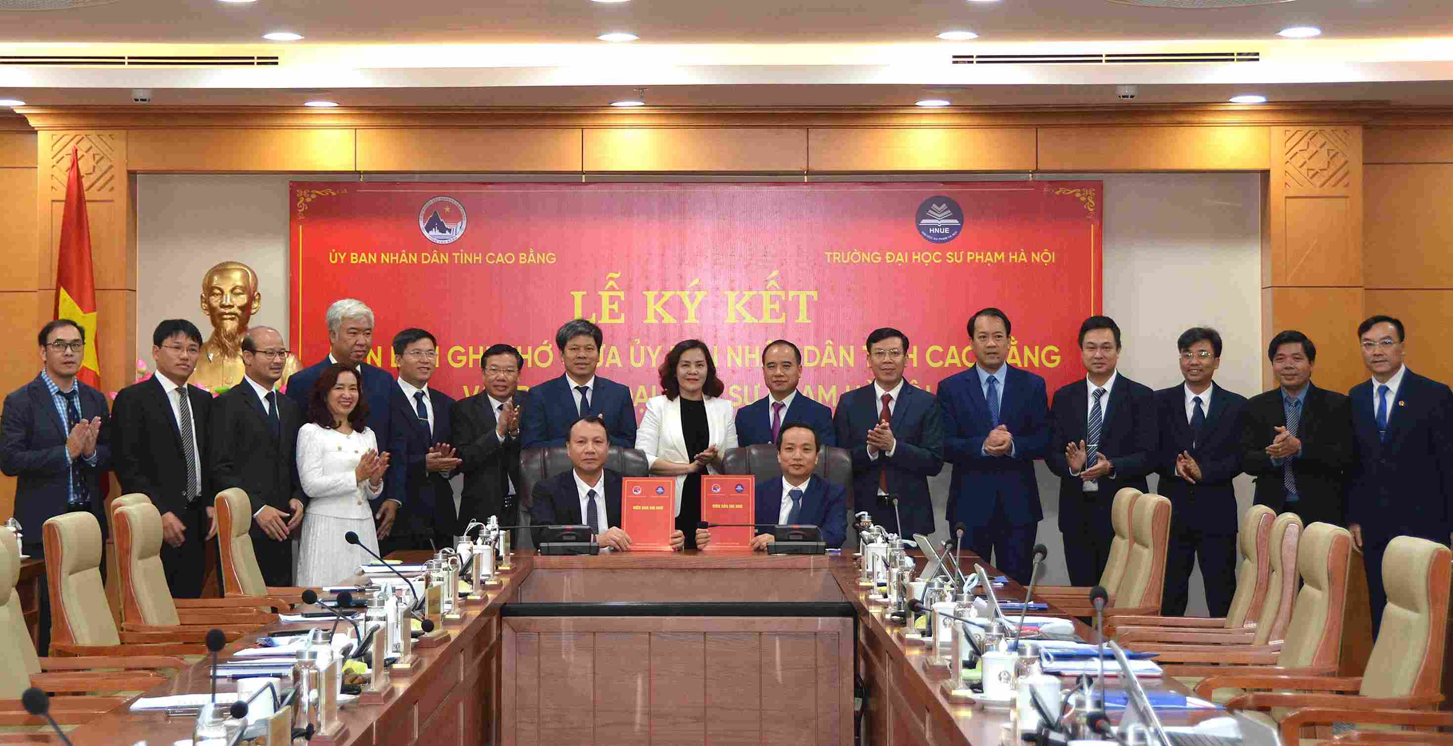 Le ky ket ghi nho hop tac giua UBND tinh Cao Bang voi Truong Dai hoc Su pham. Anh: Kim Thoa