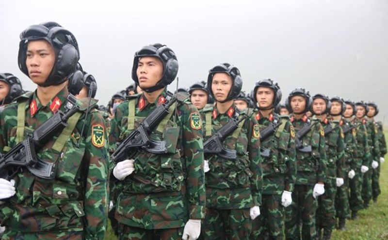 Officers, professional soldiers, workers and defense officials are entitled to the following leave: Daily leave outside of working hours; weekly leave; annual leave; special leave; holiday, Tet holiday; nursing leave; retirement leave. Photo: Hai Nguyen