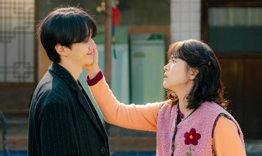 Lee Junho trong phim. Ảnh: Nhà sản xuất/Netflix