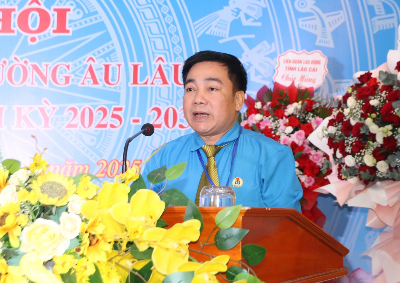 Pho Chu tich Lien doan Lao Dong tinh Lao Cai Phan Huy Cuong phat bieu tai Dai hoi. Anh: Van Duc