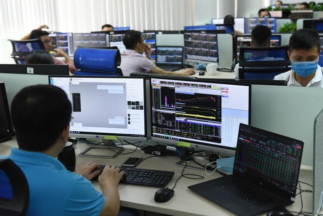 The stock market is expected to have a chance to recover from November and be more active in the coming December. Photo: Le Toan