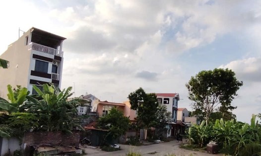 Nhiều người dân mong muốn chuyển sang đất ở trên sổ đỏ. Ảnh: Xuyên Đông