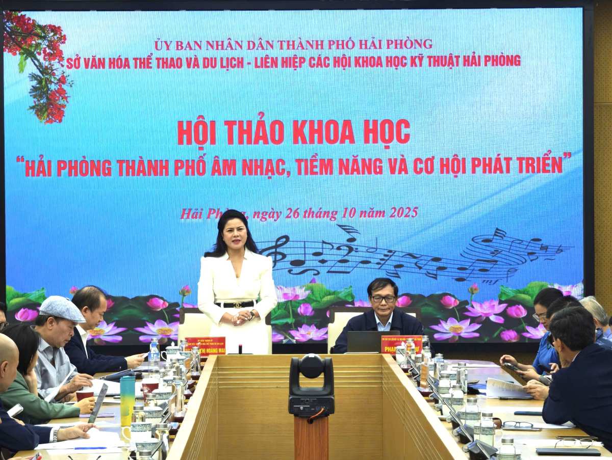 Ba Tran Thi Hoang Mai, Giam doc So Van hoa, The thao va Du lich Hai Phong phat bieu khai mac Hoi thao. Ảnh: Mai Dung