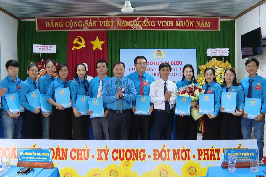 Lancement du Comite executif du syndicat de la commune de Chau Pha (Ho Chi Minh-Ville) 1ere legislature mandat 2025-2030. Photo : Thanh An