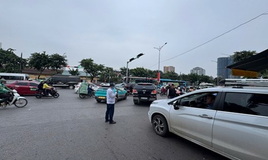 Công ty Cổ phần Bến xe đã phối hợp với các đơn vị chức năng tổ chức lại giao thông khu vực Bến xe Giáp Bát. Ảnh: Minh Hạnh