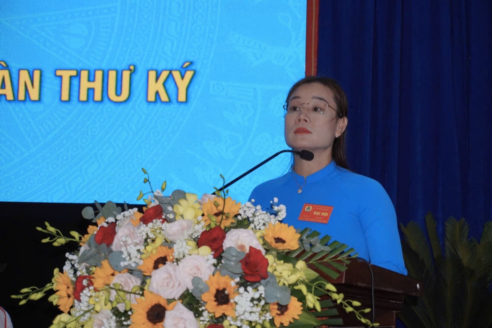 Ba Tran Thi Dieu Phuc - Chu tich Cong doan xa Nui Thanh phat bieu khai mac dai hoi. Anh: Tran Thi