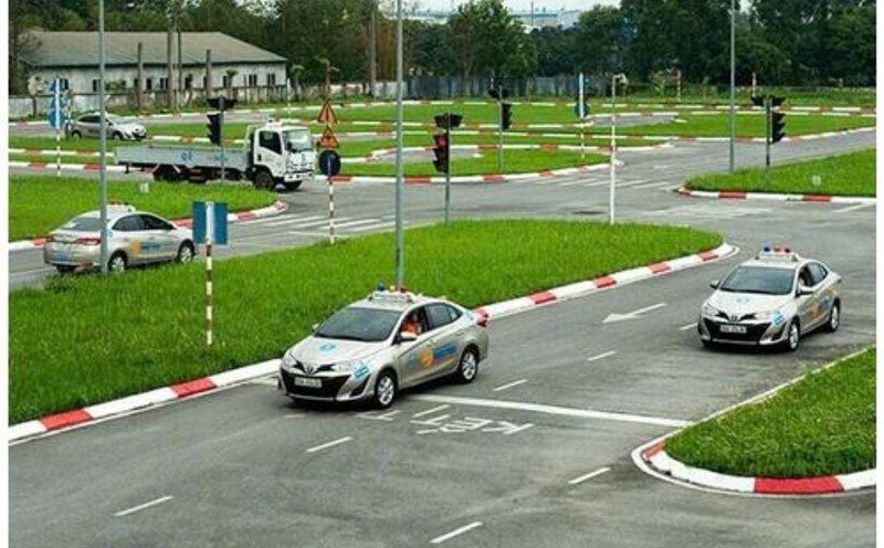 Car driving license test in Thanh Hoa. Photo: CATH