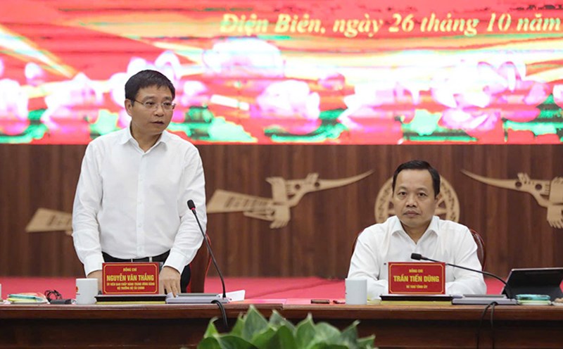 Minister of Finance Nguyen Van Thang spoke at the meeting with Dien Bien province. Photo: Dien Bien Provincial People's Committee