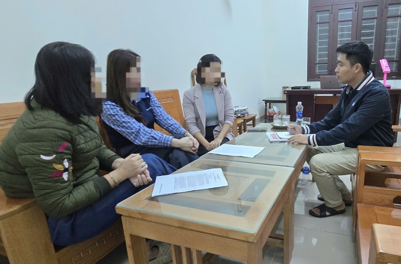 Nhân viên thư viện phản ánh đến Báo Lao Động về việc chậm được xét thăng hạng chức danh nghề nghiệp, ảnh hưởng đến quyền lợi của người lao động. Ảnh: H.Nguyên