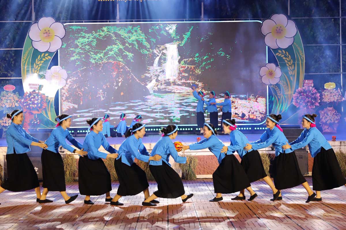 Khai mac Hoi mua vang xa Luc Hon nam 2025. Anh: Hoang Gai