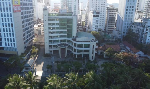 Đài Phát thanh - Truyền hình Khánh Hòa số 70 Trần Phú Nha Trang bỏ hoang nhiều năm nay. Ảnh: Hữu Long