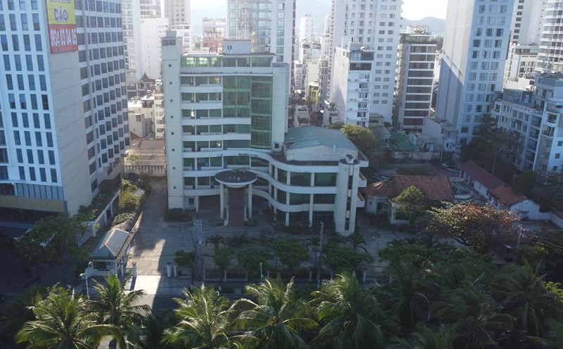 Khanh Hoa Radio and Television Station No. 70 Tran Phu Nha Trang has been abandoned for many years. Photo: Huu Long