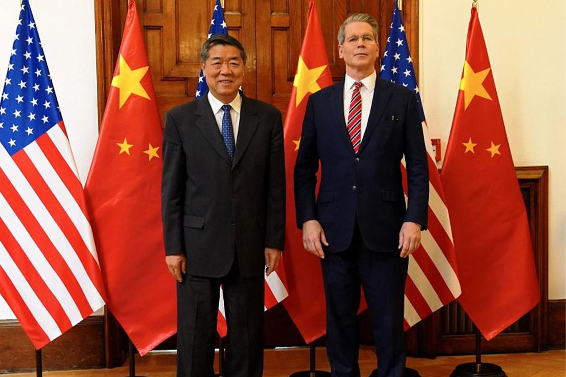 Pho Thu tuong Trung Quoc Ha Lap Phong va Bo truong Tai chinh My Scot Bessent trong cuoc gap ngay 14.9 tai Madrid (Tay Ban Nha). Anh: Xinhua