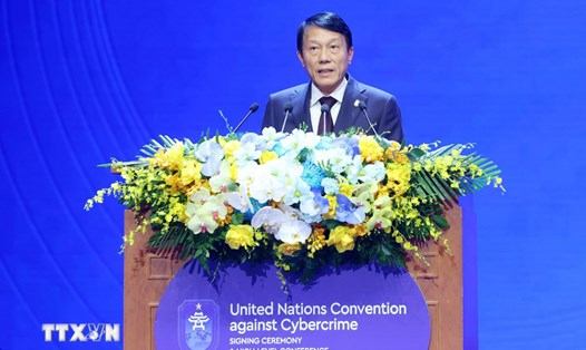 Đại tướng Lương Tam Quang - Ủy viên Bộ Chính trị, Bộ trưởng Bộ Công an Việt Nam phát biểu bế mạc Lễ mở ký Công ước Liên Hợp Quốc về chống tội phạm mạng (Công ước Hà Nội). Ảnh: TTXVN
