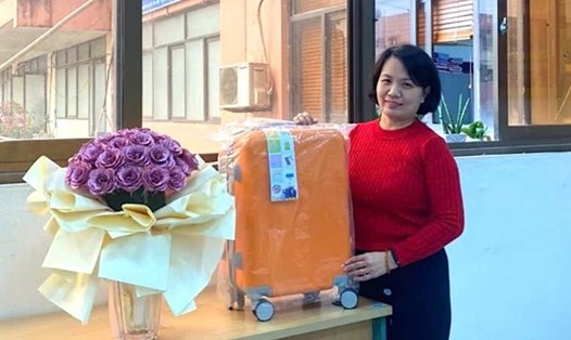 Đoàn viên phấn khởi khi mua hàng thành công tại "Chợ Tết Công đoàn trực tuyến 2025". Ảnh: Công đoàn Việt Nam
