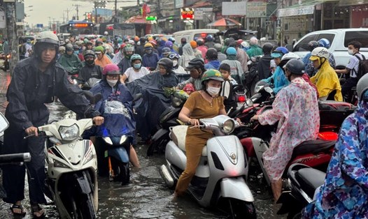 Thời tiết hôm nay 27.10: Dự báo Nam Bộ có nơi mưa to đến rất to trong chiều tối