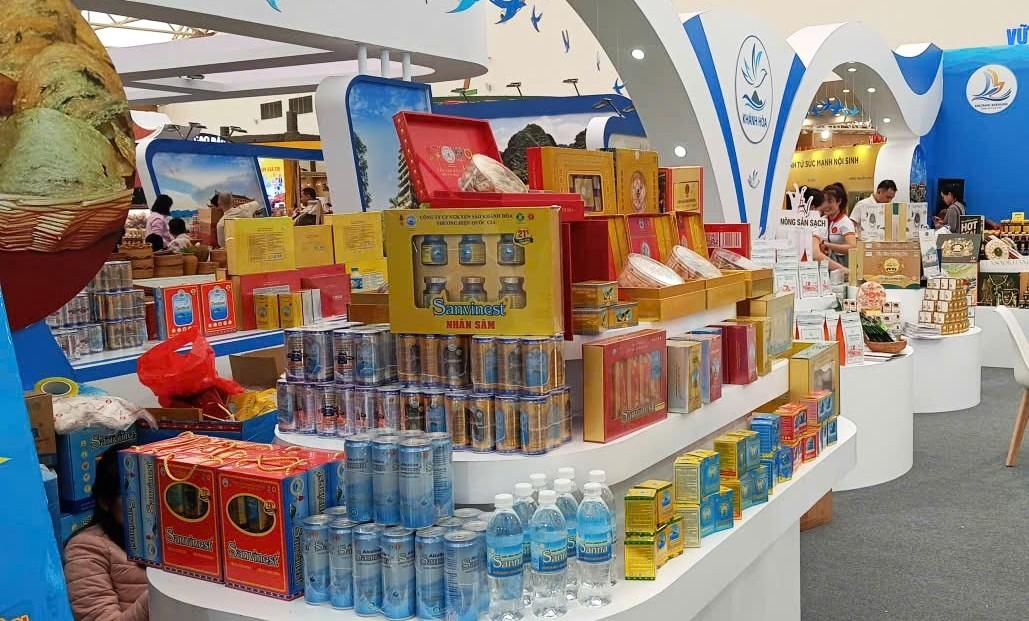 Yen huyet tai dao yen cua Khanh Hoa va cac san pham duoc che bien tu nguyen lieu yen sao Khanh Hoa duoc gioi thieu tai Hoi cho Mua Thu. Anh: Khanh Hoa