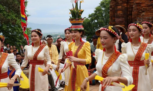 Du lịch văn hóa Khánh Hòa đang thu hút đông du khách trong và ngoài nước đến trải nghiệm, khám phá. Ảnh: Phương Linh