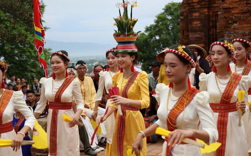 Khanh Hoa cultural tourism is attracting many domestic and foreign tourists to experience and explore. Photo: Phuong Linh