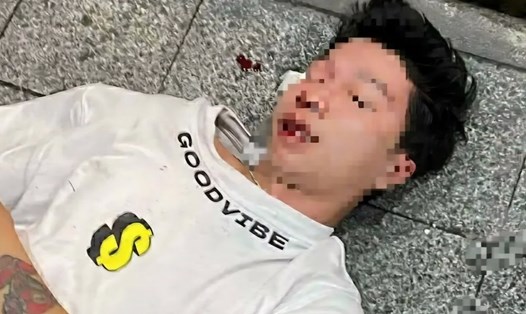 Nam DJ bị kẹp cổ, đánh hội đồng ở phố đi bộ. Ảnh: Q. An