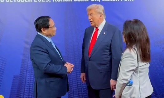 Ủy viên Bộ Chính trị, Thủ tướng Chính phủ Phạm Minh Chính gặp Tổng thống Mỹ Donald Trump bên lề Hội nghị Cấp cao ASEAN - Mỹ. Ảnh: VGP