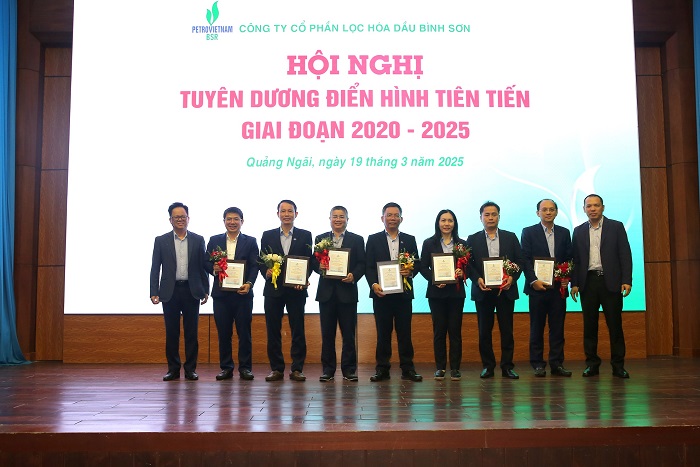 BSR tang bieu trung cho ca nhan tieu bieu xuat sac, dien hinh tien tien trong cac linh vuc cong tac, nhiem vu trong tam giai doan 2020-2025.