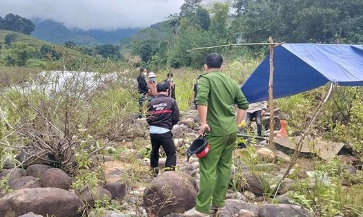 Lực lượng chức năng ở Quảng Ngãi tìm thấy thi thể ông Sơn trên sông Liêng. Ảnh: UBND xã Ba Tô