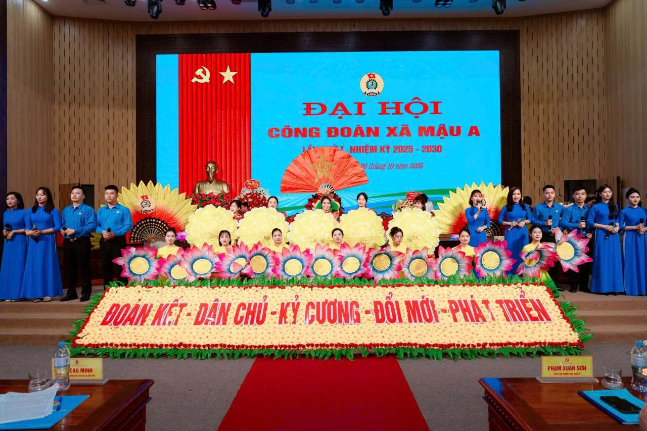 Chuong trinh van nghe dac sac chao mung Dai hoi. Anh: Van Duc