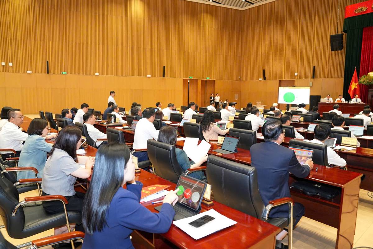 Delegates voted at the meeting. Photo: Hai Phong Portal