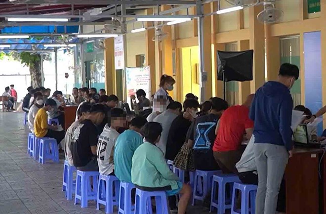 24h Education: Not only is tuition payment delayed, the Ho Chi Minh City Department of Education and Training has discovered many administrative violations. Photo: Chan Phuc