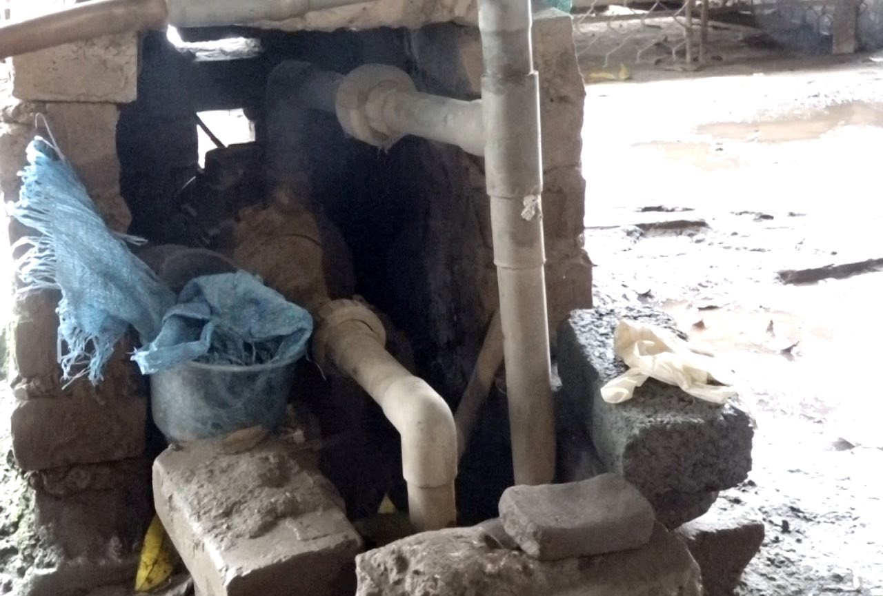 ハノイの人々はポンプを使って井戸を掘削し、農業生産用の地下水を汲み上げています。写真: タン・ニャン