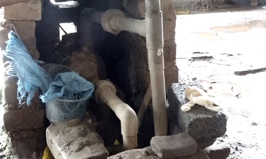 Người dân ở Hà Nội khoan giếng dùng máy bơm để lấy nước ngầm phục vụ sản xuất nông nghiệp. Ảnh: Thành Nhân