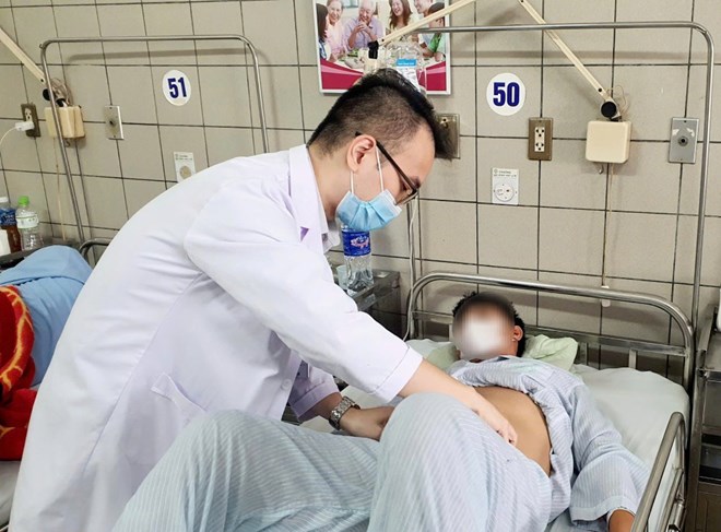 Young people face the risk of chronic kidney failure. Photo: Nguyen Ha