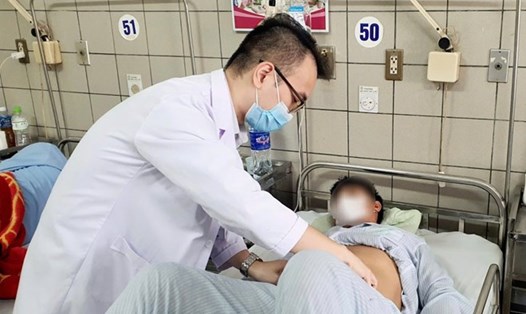 Người trẻ đối mặt nguy cơ suy thận mạn tính. Ảnh: Nguyên Hà