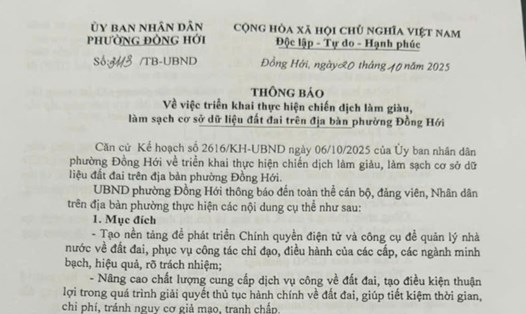 Thông báo về bản photocopy sổ đỏ của phường Đồng Hới khiến người dân băn khoăn. Ảnh: Thanh Sơn