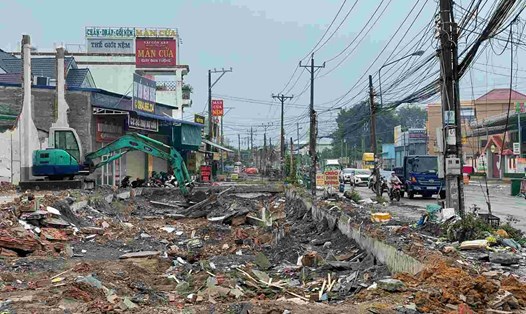 Các đơn vị đang đẩy nhanh tiến độ công tác bồi thường giải phóng mặt bằng dự án nâng cấp mở rộng đường Lý Tự Trọng. Ảnh: Đình Trọng