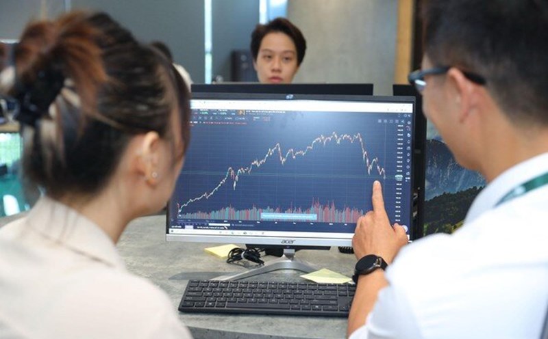 Investors are waiting for new opportunities in the stock market as the correction period passes. Photo: Le Toan