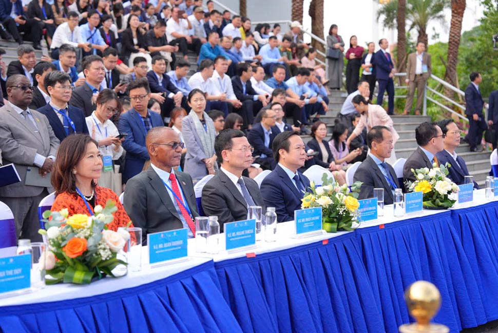 Cac dai bieu tham du chuong trinh Khai mac VIDW 2025. Anh: Hao Thien