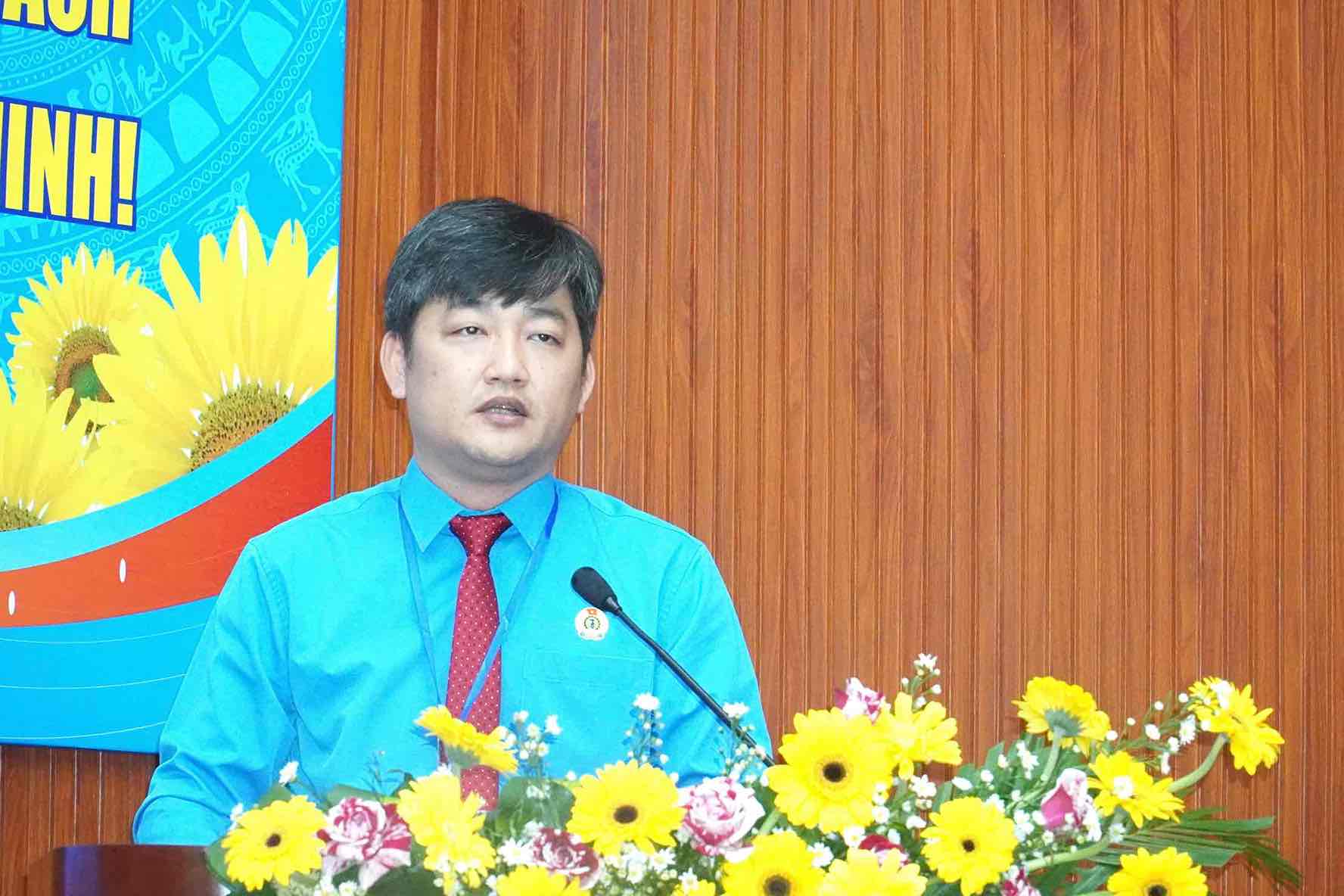 Chu tich Lien doan lao dong tinh Dong Nai Nguyen Quoc Dung phat bieu tai Hoi nghi. Anh: HAC