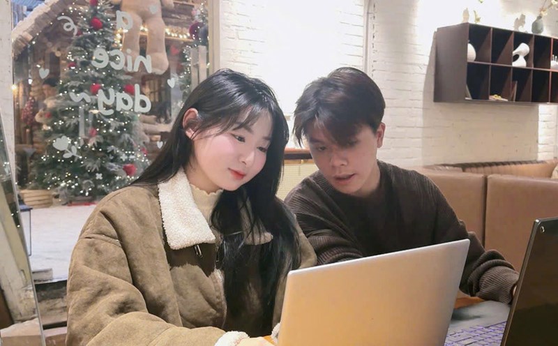 Busy young people choose to love in their own way