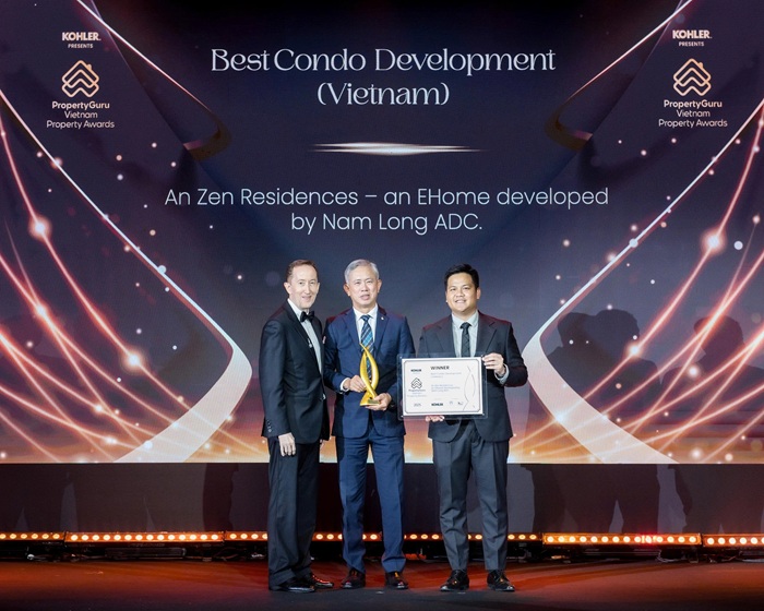 Ong Steven Chu – Chu tich Nam Long ADC nhan giai thuong “Du an can ho xuat sac nhat Viet Nam” danh cho An Zen Residences tai PropertyGuru Vietnam 2025. Anh: Nam Long ADC