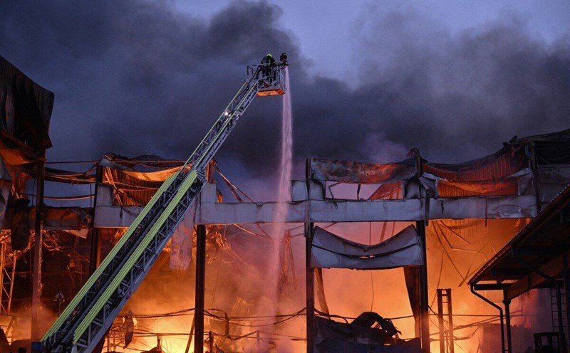 Fire in Kiev, Ukraine after a Russian missile attack on October 25. Photo: AFP