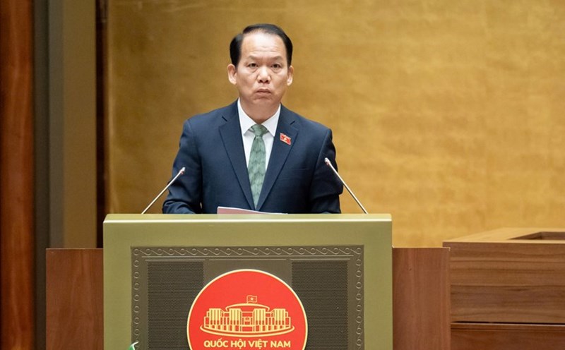 Chairman of the Law and Justice Committee Hoang Thanh Tung said that the majority agreed to assign the People's Committees at the commune level to manage people prohibited from leaving their place of residence. Photo: Quochoi.vn