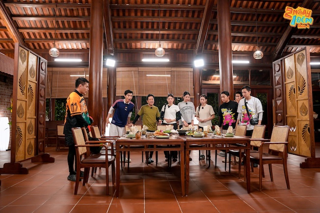 Cac thanh vien hon thua nhau toi cung trong “2 ngay 1 dem“. Anh: Nha san xuat. 